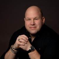 Bert Wolters van het Experts Live Radio team